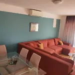 Cozy Two-bedroom * ザダル