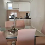 アパート Cozy Two-bedroom