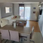 アパート Cozy Two-bedroom ザダル