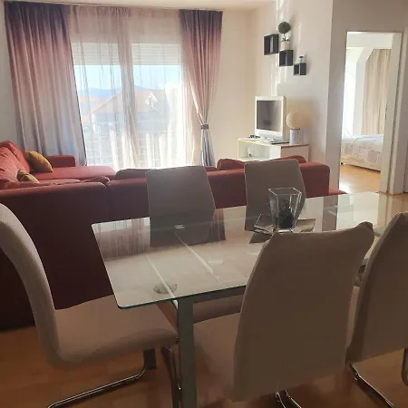 Cozy Two-bedroom Appartement