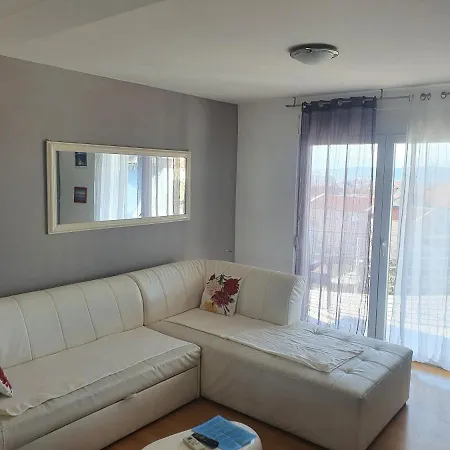 Cozy Two-bedroom Appartement