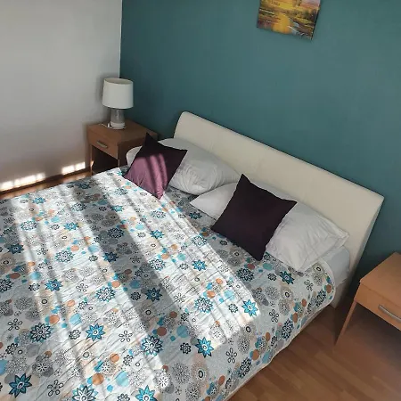 Cozy Two-bedroom 자다르