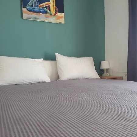 Cozy Two-bedroom * زادار