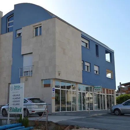 Cozy Two-bedroom 아파트 자다르