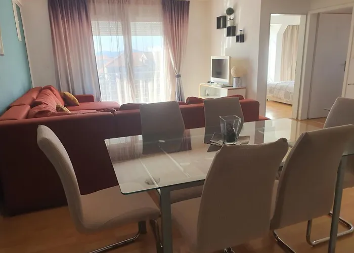 Cozy Two-bedroom Апартаменты