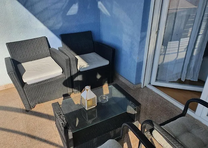 Cozy Two-bedroom Задар