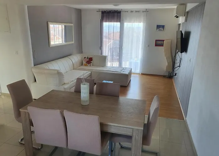 아파트 Cozy Two-bedroom 자다르