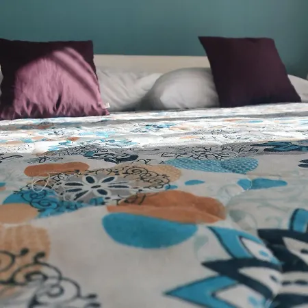 Cozy Two-bedroom Lägenhet